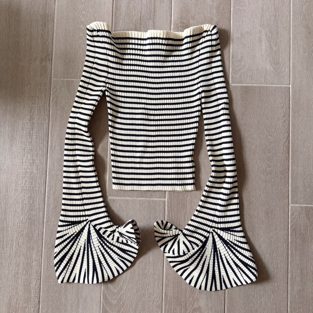 Commense Black and White Striped Knit Top
